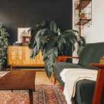 How To Style Your Mid Century Modern Urban Jungle Living Room In Mid Century Wohnzimmer