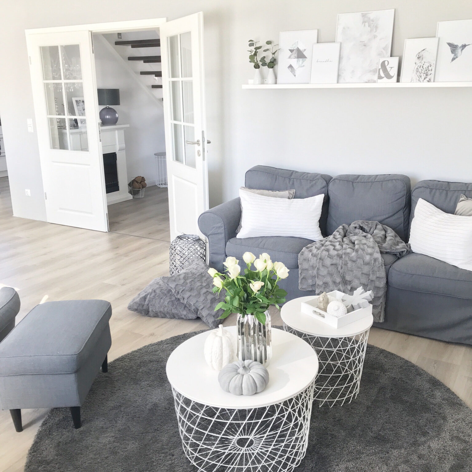 Instagram: Wohn.emotion Landhaus Wohnzimmer Livingroom Modern Grau throughout Modern Wohnzimmer Grau Weiß