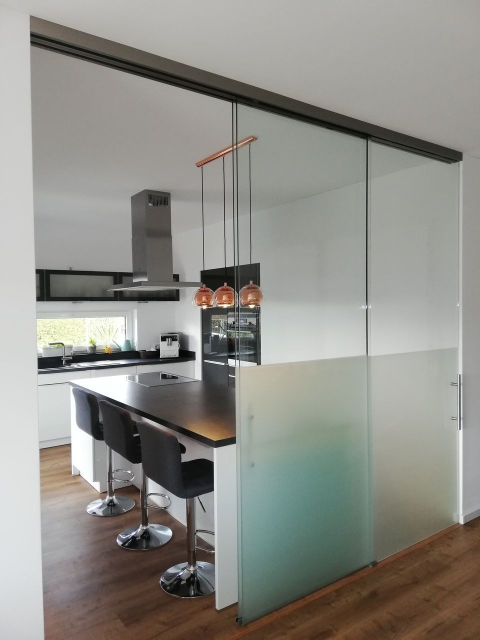 Trennwand | Glaswand Küche, Haus Küchen, Moderne Küche for Trennwand Glas Wohnzimmer