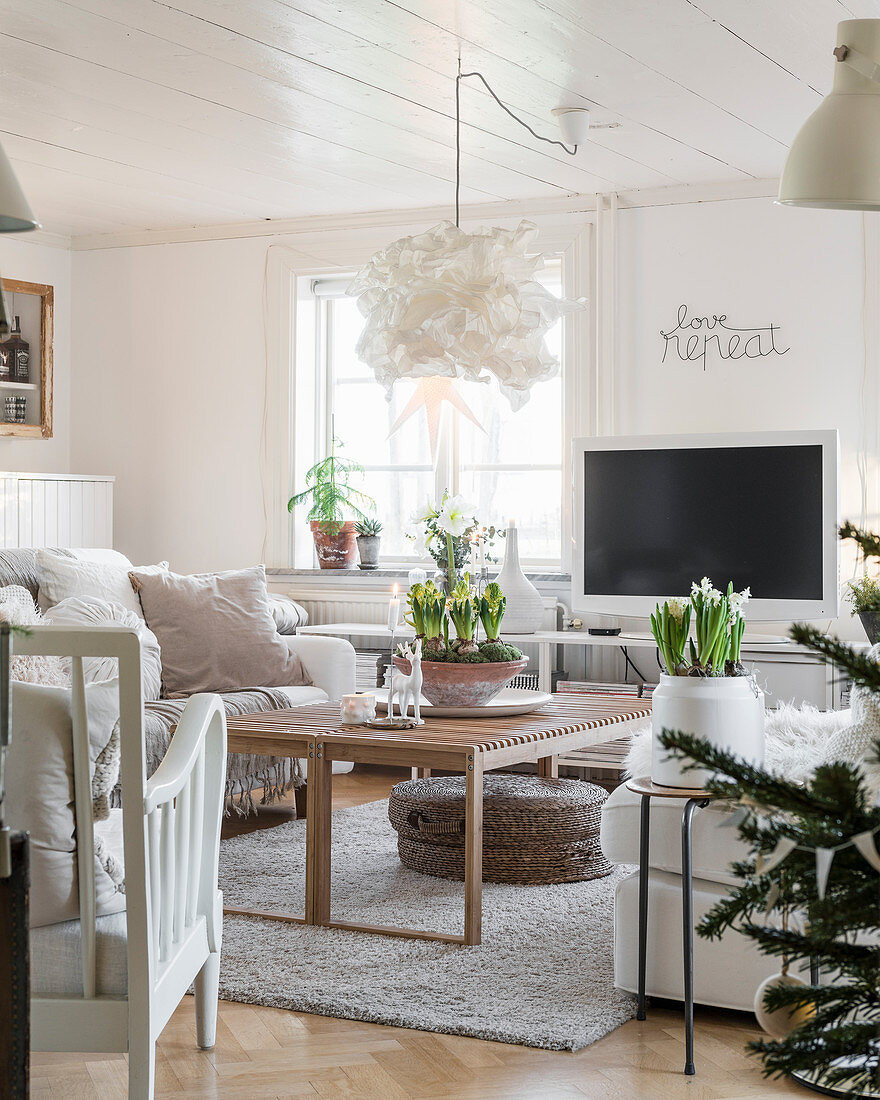 Gemütliches Wohnzimmer In Weiß Im Winter – Bild Kaufen – 12478972 regarding Bilder Kaufen Wohnzimmer