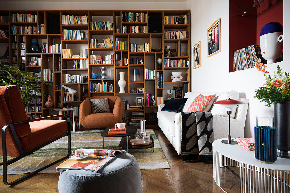 Wohnzimmer Im Stilmix Mit Großem … – Bild Kaufen – 12978601 with regard to Wohnzimmer Bücherwand