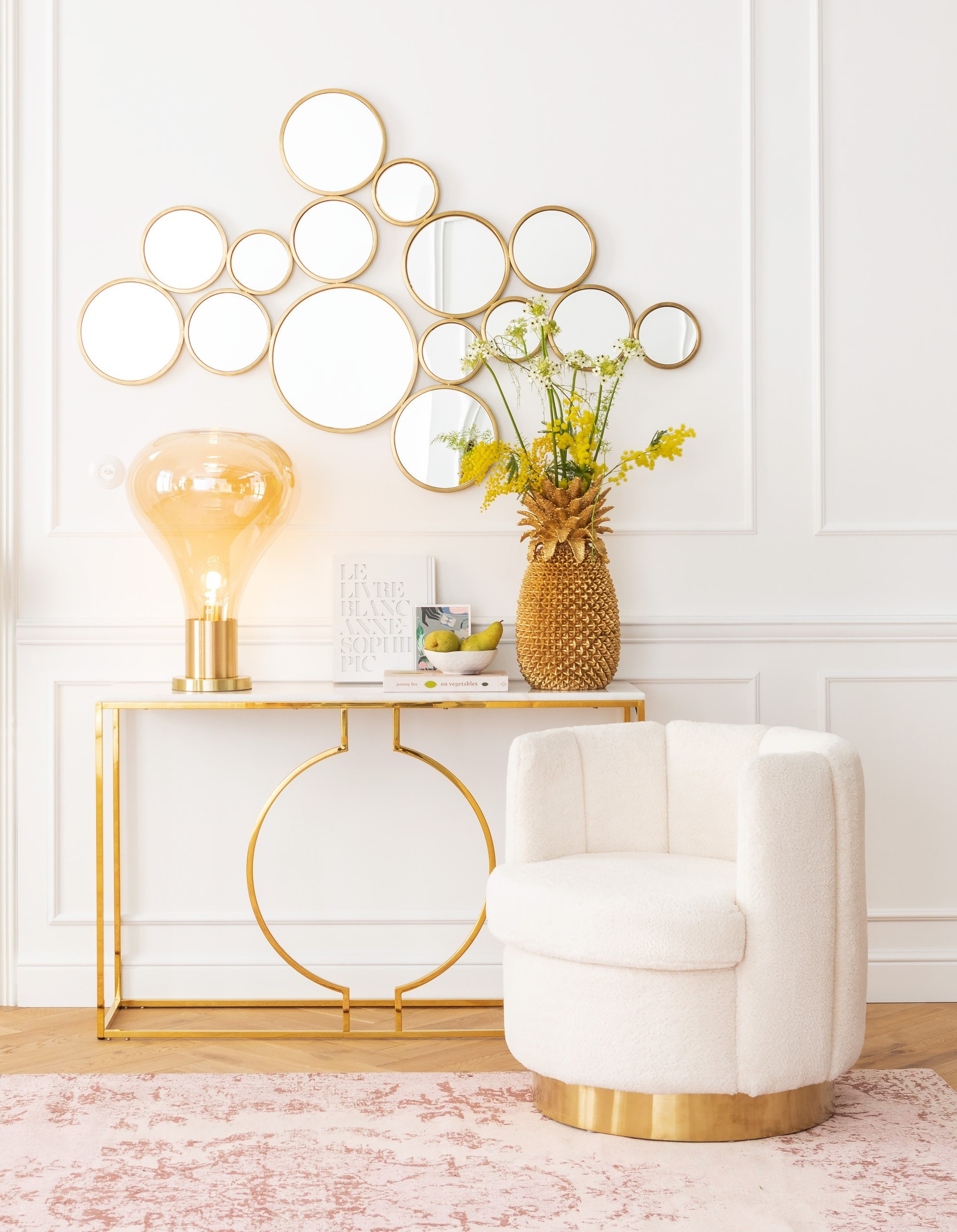 Deko In Gold: Ein Elegantes Und Gemütliches Ambiente throughout Gold Deko Wohnzimmer